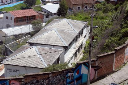 Situación. Así luce la escuela fiscal mixta Inti- Raymi en el Panecillo, que fue cerrada. La gente pide que se abra.