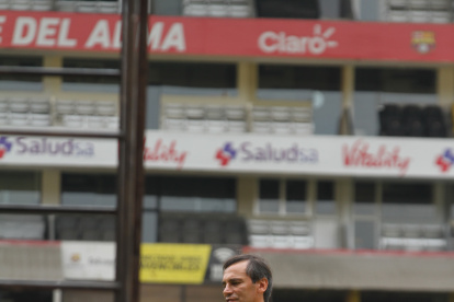 Fabián Bustos tendrá sobre sus hombros una carga pesada. Sacar a flote a Barcelona.