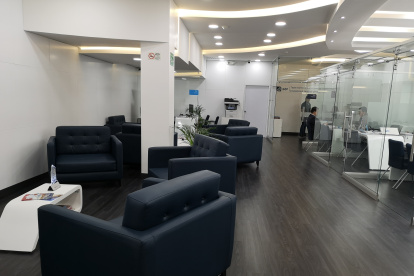 El Banco del Pacífico remodeló la oficina de Riocentro Ceibos con mejores servicios.