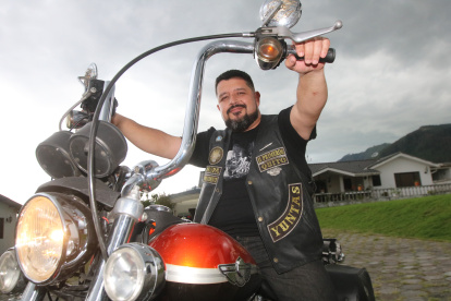 Esteban Verdesoto se desestresa con su Harley Davidson 2003