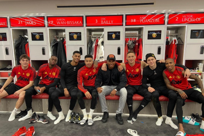 El Toño visitó a sus excompañeros del Manchester United.