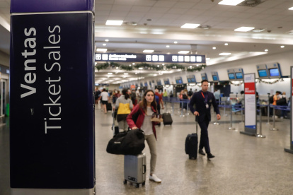 Las vacaciones al exterior de los argentinos se encarecieron un 30 % con la ley de solidaridad social.