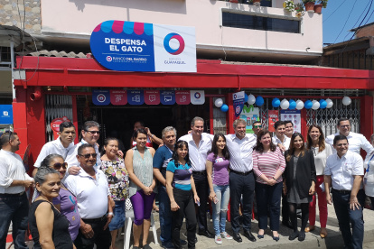 James Scriven, del BID Invesment, visitó los bancos del barrio en julio.