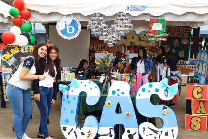 Estudiantes exponen sus conocimientos en el evento ferial