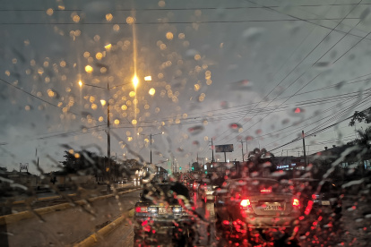 Guayaquil vive su primera lluvia de la etapa inveranal.
