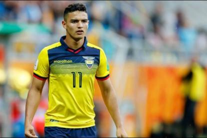 Alexander Alvarado firmó con el Querétaro de México