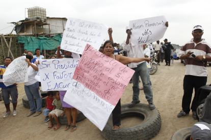 Habitantes de socio vivienda 2, en una de las manifestaciones para reclamar mejoras en dicho sector. que también fue parte de la investigación.