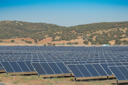 Plantas de generación de energía solar operan hoy en muchas ciudades del mundo.