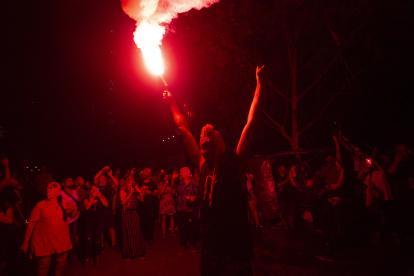 Manifestantes disfrutan de la celebración del Año Nuevo en la zona cero de las protestas.
