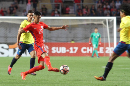 Leonardo Campana tuvo la oportunidad de empatar el partido, pero erró ante la reacción del portero rival. (Reuters)
