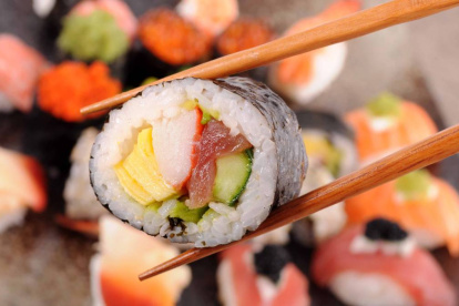 El sushi es un plato de origen japonés.