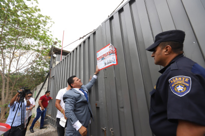 El recorrido de las autoridades, que se inició en las áreas mineras ubicadas en el Km 10,5 de la Vía a la Costa.