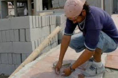 El sector de la construcción sigue sin poder salir de la crisis que empezó en el 2015.