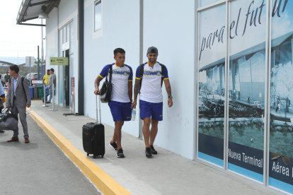 Richard Calderón (i), uno de los fichajes de Delfín, previo al viaje a suelo colombiano.