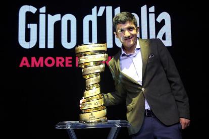 Richard Carapaz tiene como meta revalidar la corona del Giro de Italia. Su nuevo equipo, Ineos, le confirmó su presencia en la Corsa Rosa.