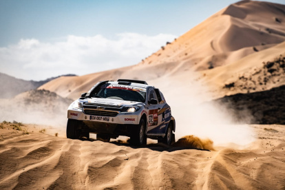 El piloto ecuatoriano Sebastián Guayasamín completó la jornada inicial del Dakar en el desierto de Arabia Saudita.