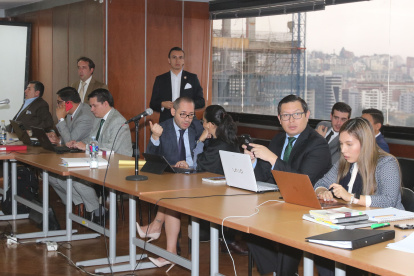 Una treintena de abogados estuvo presente en la audiencia preparatoria de juicio por el caso.