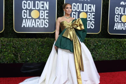 Jennifer López en la alfombra roja de los Globos de Oro 2020.