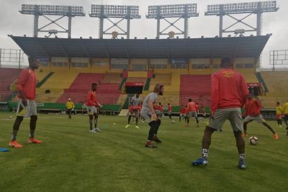 Equipo completo hizo su práctica en el estadio de Chillogallo.
