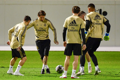 Los jugadores de Real Madrid en una práctica cumplida en Arabia Saudita.