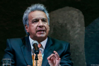 El Centro de Convenciones será el escenario para el primer encuentro entre los presidenciables, hoy a las 21:00. Ayer, el equipo de logística afinaba los detalles acordados con los equipos de prensa y comunicación de los candidatos y fijaba el audio, el escenario y los curules sorteados con anticipación.