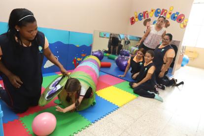 En el área socioafectiva se le enseña al niño a perder el miedo y a relacionarse con los demás.