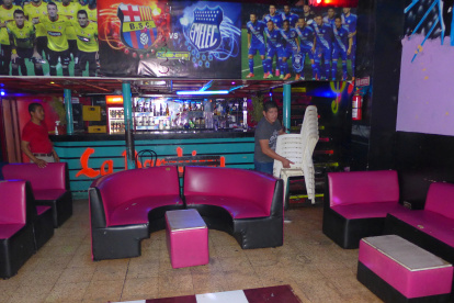 La tarde de ayer, los dueños de los negocios se alistaban para abrir tras cinco días de inactividad por la clausura.