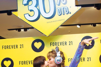 Norka junto a su hijo Luis.