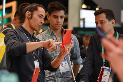 Los teléfonos inteligentes también tuvieron su espacio en el CES 2020.

 US-LIFESTYLE-IT-CES