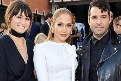 Mariel Haenn junto a Jennifer López y Rob Zangardi