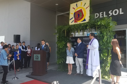 Directivos del centro comercial, durante el acto formal de inauguración