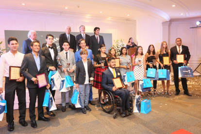 Los tenistas más destacados del ranking nacional y en torneos internacionales fueron agasajados por la FET.