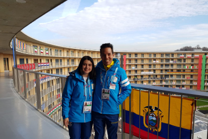 Sarah Escobar, la única representante nacional en Suiza, junto a Klaus Jungbluth, jefe de la misión tricolor en la justa.