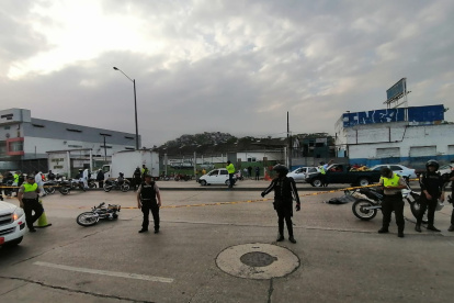 Según informó el coronel Mauricio González, otros dos sospechosos pudieron escapar en una moto.