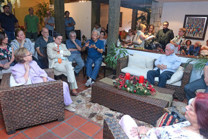 El nuevo Comité Pro Defensa de Urdesa, la noche de su primera reunión oficial