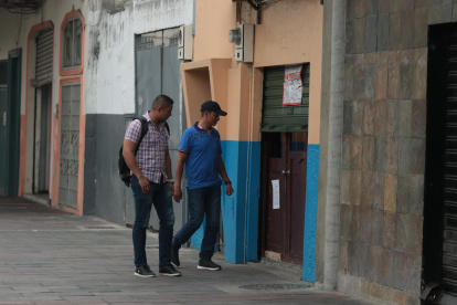 Lo locales retomaron sus actividades luego de cinco días de clausura.