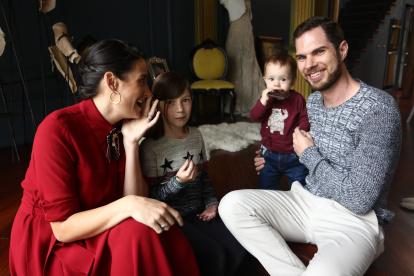 Rita y James junto a sus hijos