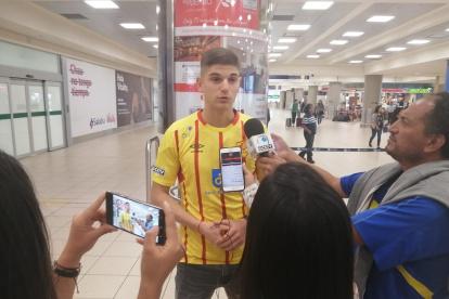 El argentino se puso la camiseta de su nuevo equipo.