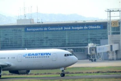 El Aeropuerto de Guayaquil realizó arco de agua al Boeing 767-300 de la aerolínea para inaugurar la ruta.