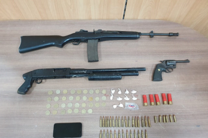 Armas de fuego que pertenecían a los capturados.