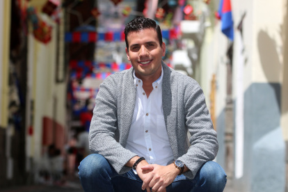 Juan Carlos, a sus 32 años, es uno de los presentadores de noticias con mayor credibilidad del país.