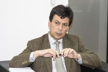 El exministro de Energía Carlos Pérez le designo a Benalcázar en el cargo.