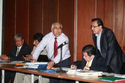El consejero David Rosero y el abogado Ciro Guzmán durante el juicio por ataque y resistencia en la Corte.