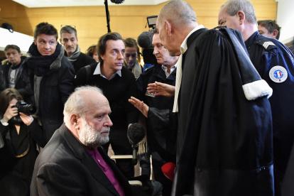 Bernard Preynat, espera el comienzo de su juicio,en el juzgado de Lyon, en el sureste de Francia.