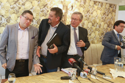 Mauricio Alarcón (izquierda), Fausto Camacho, Medardo Oleas y César Ulloa expusieron sus dudas sobre el futuro de la Ley Electoral.