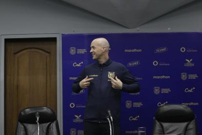 El nuevo estratega de la selección ecuatoriana de fútbol está consciente de que el tiempo que tiene es limitado antes del inicio de las eliminatorias, pero confía en la experiencia del jugador nacional.


PERIODISTA : DANIEL PIN  

FECHA : 16/01/2020 

Agencia (ag-extra)