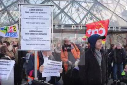 Protestas en el Museo del Louvre impidieron su apertura este viernes.