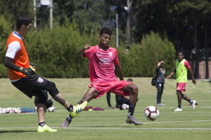 Los rayados entrenaron en su complejo a puerta cerrada.