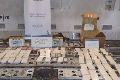 La droga incautada en un avión a punto de despegar en Ezeiza.