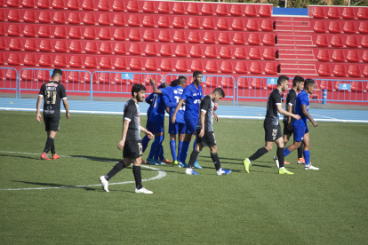 Los jugadores de Emelec celebran el triunfo obtenido en su primera presentación en el año.